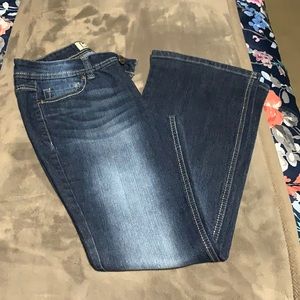 l.e.I Sophia hipster flare jeans